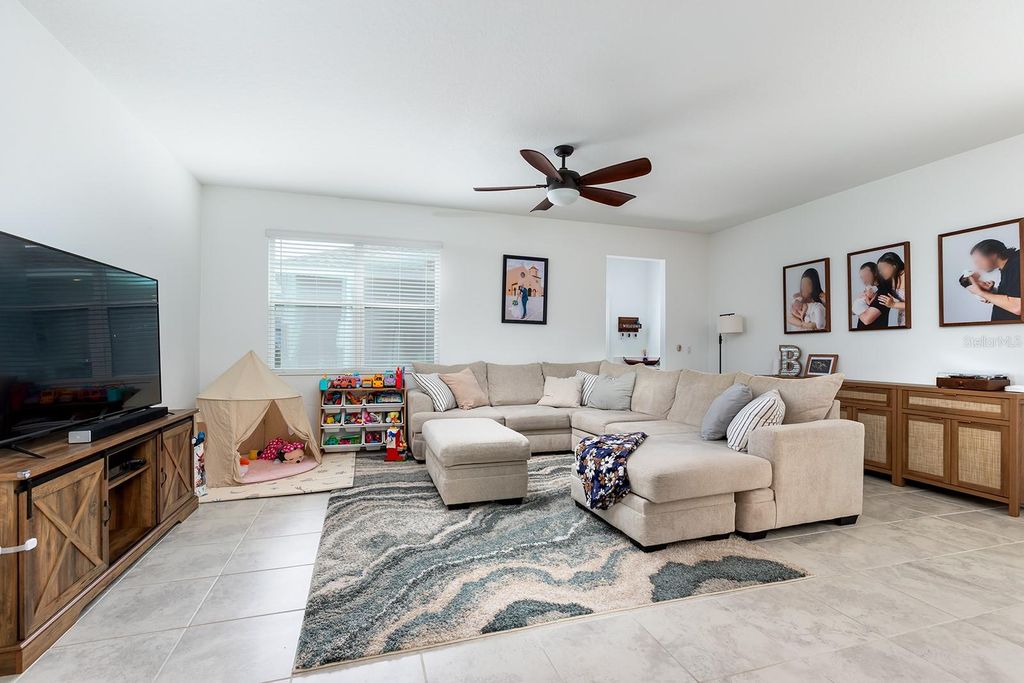 Image 14 of property listing at 9935 INTRODUCTION WAY, Orlando, FL 32832