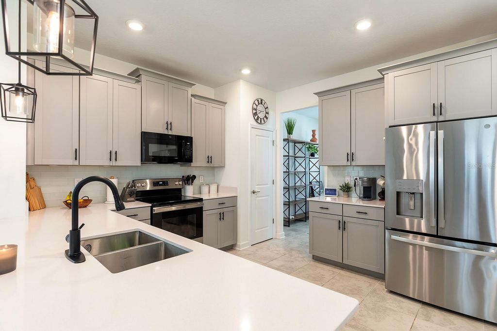 Image 7 of property listing at 9935 INTRODUCTION WAY, Orlando, FL 32832