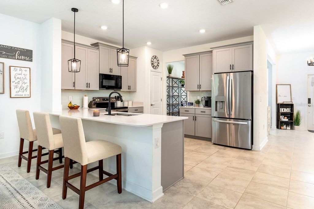 Image 9 of property listing at 9935 INTRODUCTION WAY, Orlando, FL 32832