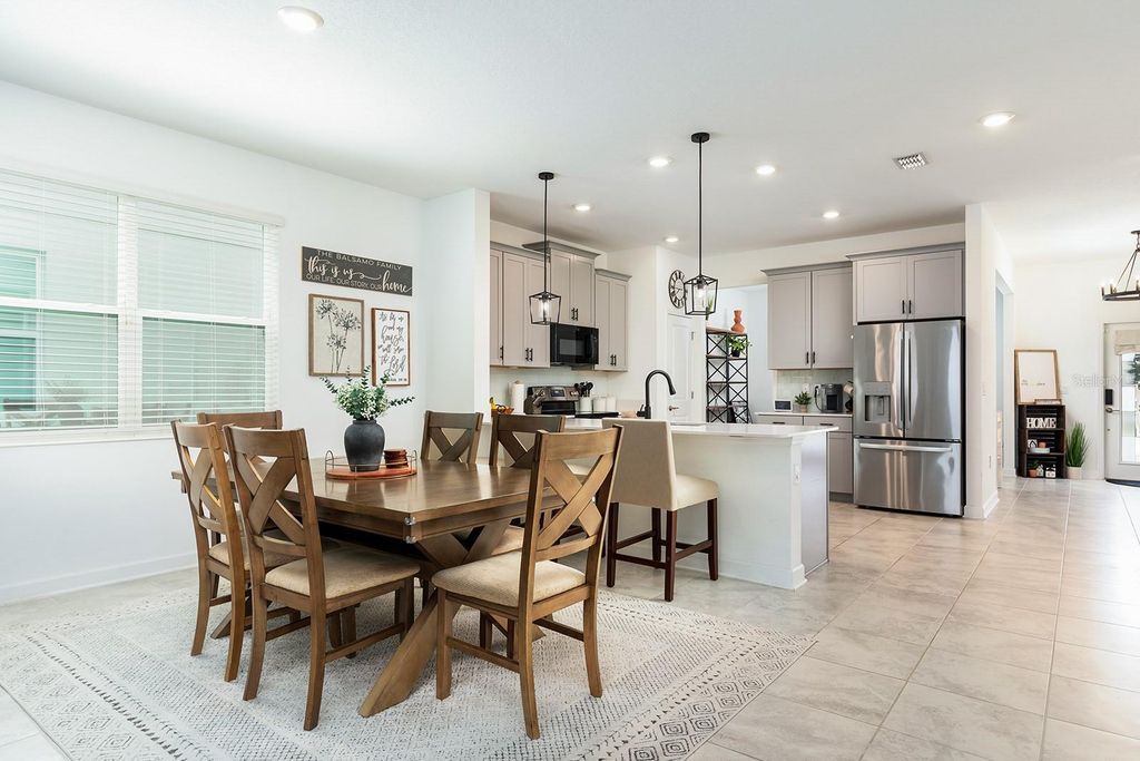 Image 10 of property listing at 9935 INTRODUCTION WAY, Orlando, FL 32832