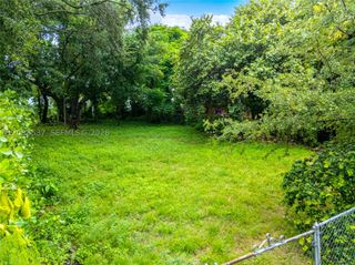 920 NW 51st St, Miami, FL 33127