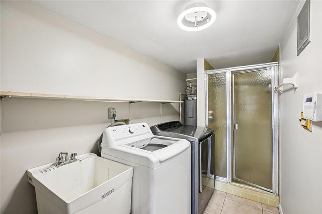 19254 BLOUNT ROAD, Lutz, FL 33558
