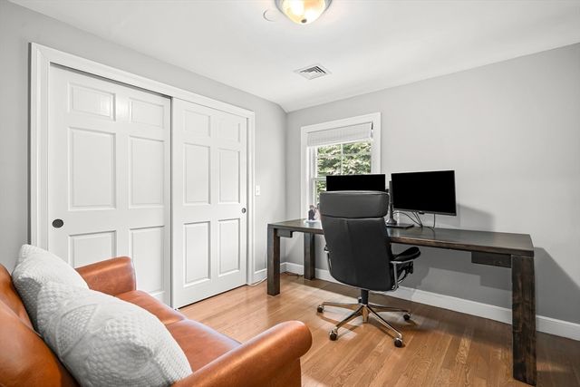 23 Northgate Rd, Wellesley, MA 02481