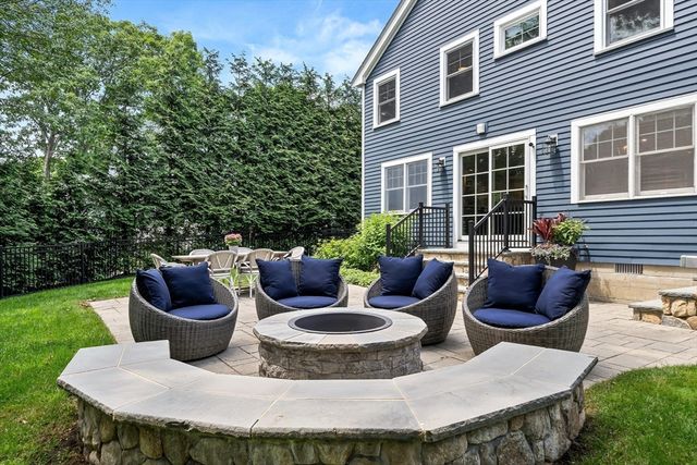 23 Northgate Rd, Wellesley, MA 02481