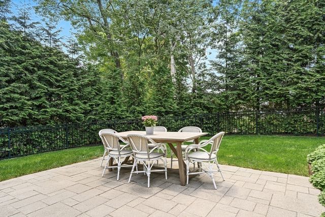 23 Northgate Rd, Wellesley, MA 02481