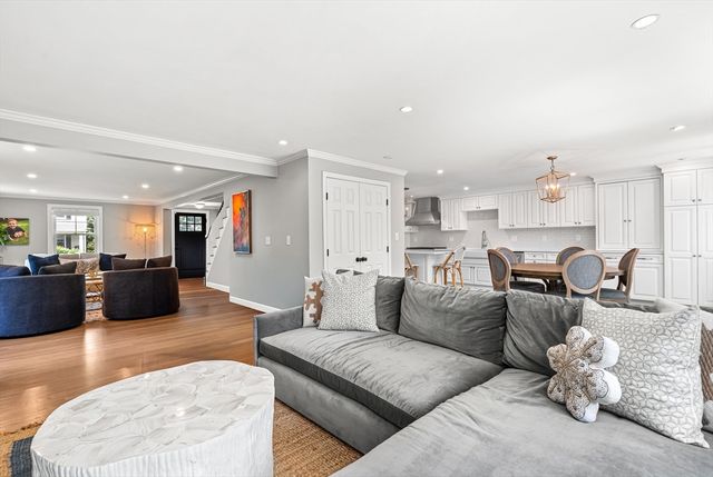 23 Northgate Rd, Wellesley, MA 02481