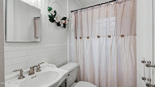 4527 Meadowridge Drive, Jackson, MS 39206