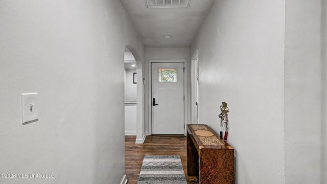 4527 Meadowridge Drive, Jackson, MS 39206