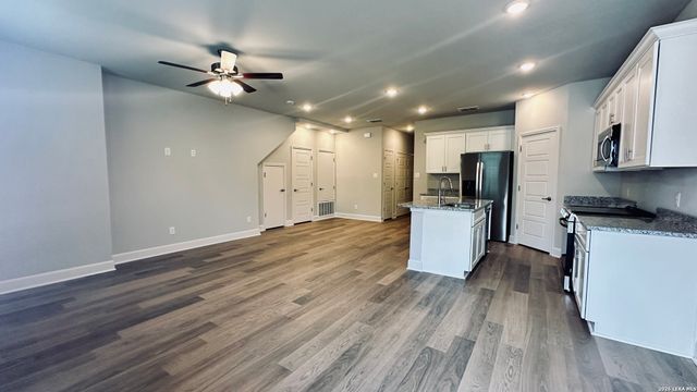 7157 Magnolia Crk Unit 101, San Antonio, TX 78252