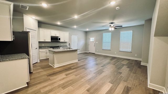 7157 Magnolia Crk Unit 101, San Antonio, TX 78252