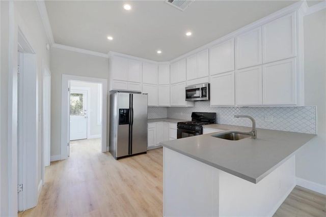 719 W 3rd ST, Taylor, TX 76574
