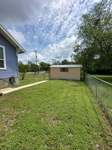 719 W 3rd ST, Taylor, TX 76574