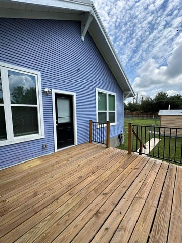 719 W 3rd ST, Taylor, TX 76574