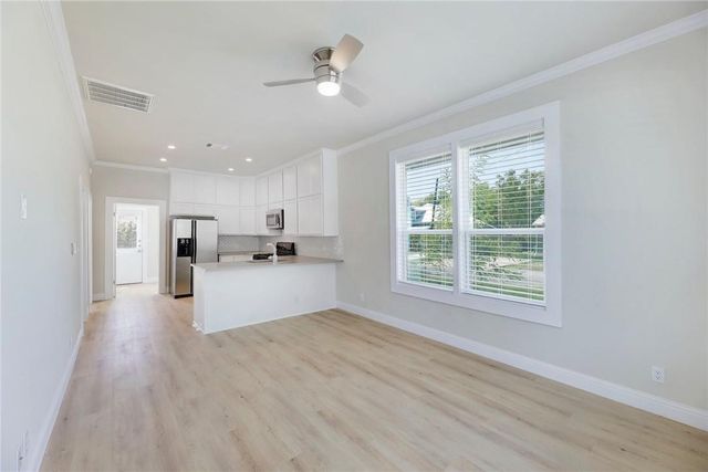 719 W 3rd ST, Taylor, TX 76574