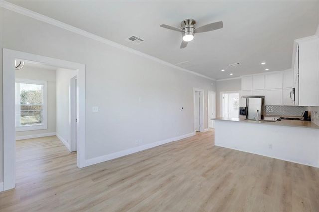 719 W 3rd ST, Taylor, TX 76574