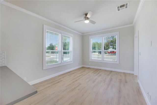719 W 3rd ST, Taylor, TX 76574