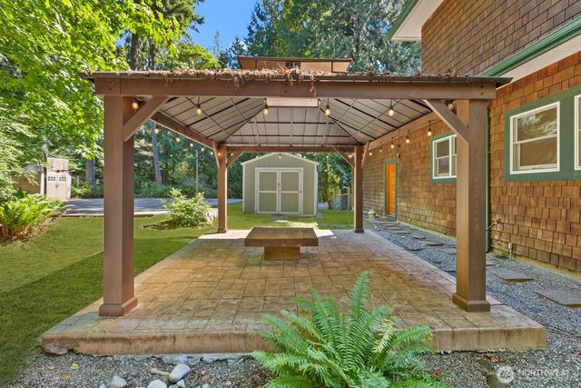 14677 Sivertson Road NE, Bainbridge Island, WA 98110