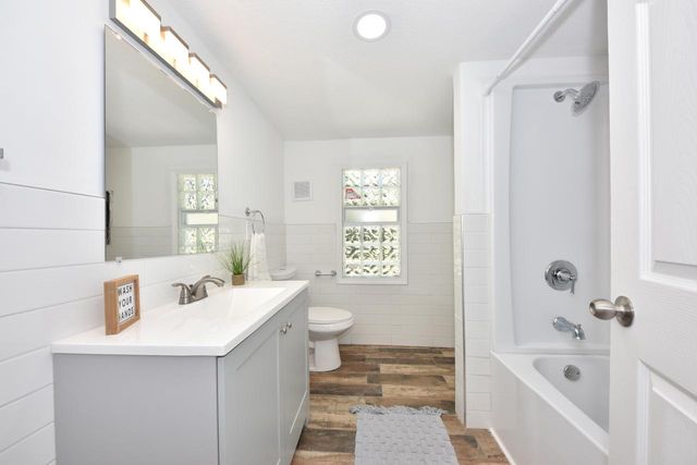 N5415 Park AVENUE, Fredonia, WI 53021