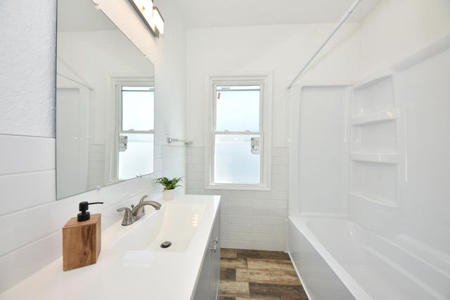 N5415 Park AVENUE, Fredonia, WI 53021