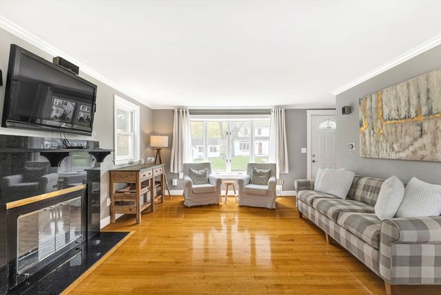 65 Florita Dr, Framingham, MA 01702