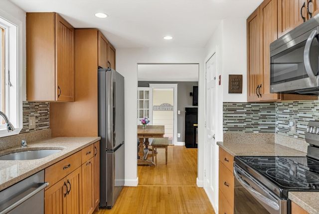 65 Florita Dr, Framingham, MA 01702
