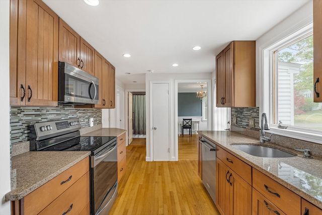 65 Florita Dr, Framingham, MA 01702