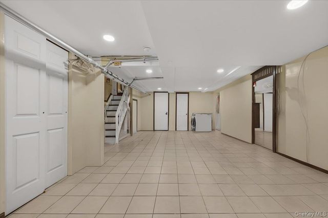 22173 91st Road, Queens Village, NY 11428