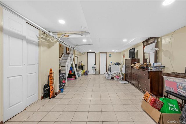 22173 91st Road, Queens Village, NY 11428