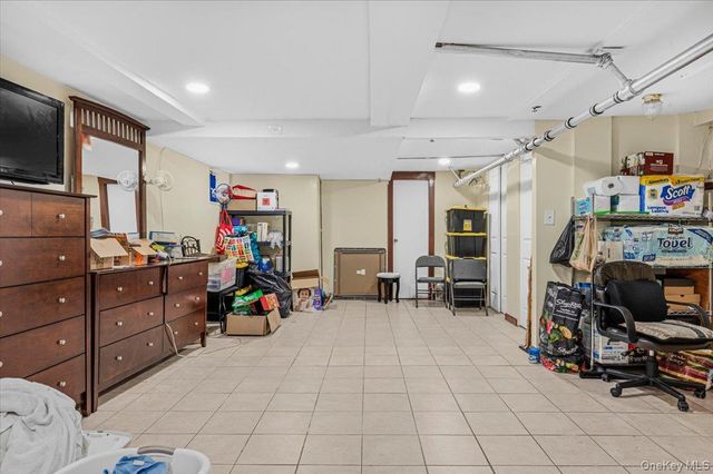 22173 91st Road, Queens Village, NY 11428
