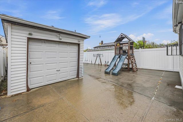 22173 91st Road, Queens Village, NY 11428