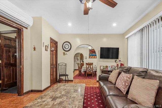 22173 91st Road, Queens Village, NY 11428