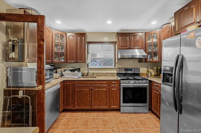 22173 91st Road, Queens Village, NY 11428