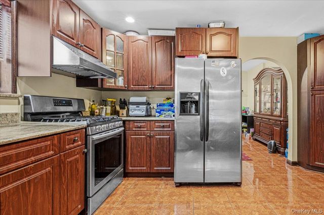 22173 91st Road, Queens Village, NY 11428