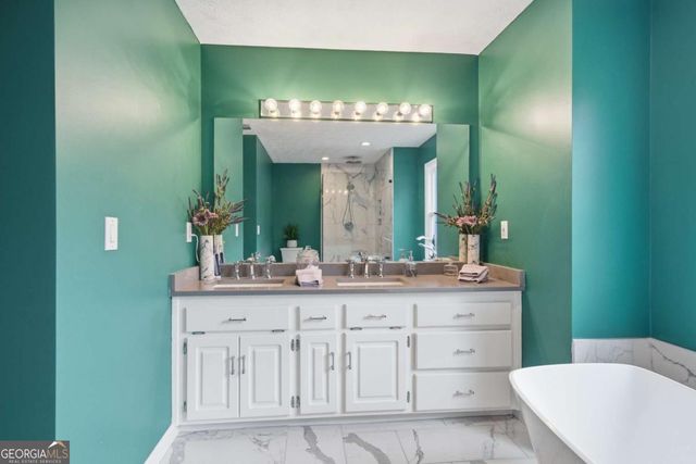 680 E Valley Road NE, Rydal, GA 30171