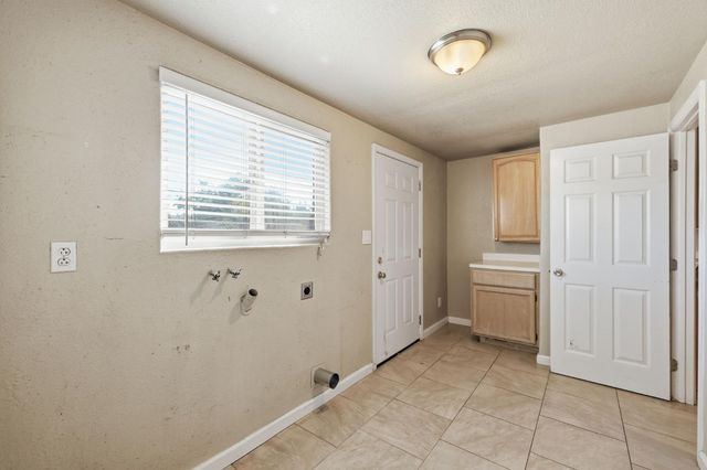 6457 Channing Dr, North Highlands, CA 95660