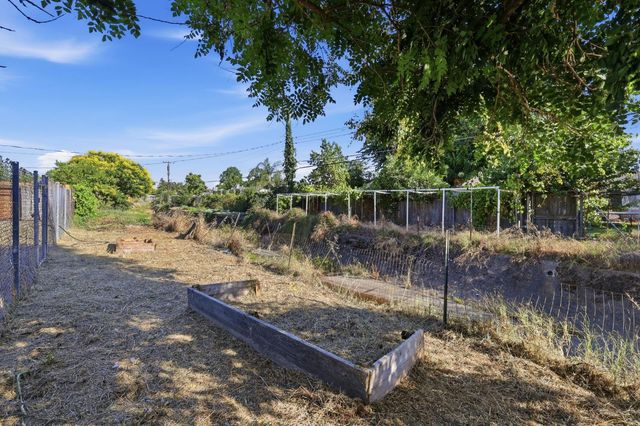 6457 Channing Dr, North Highlands, CA 95660