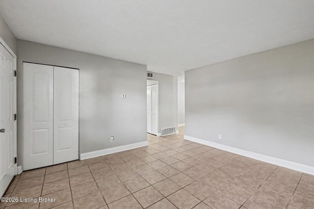 5306 Regent Way, Louisville, KY 40218