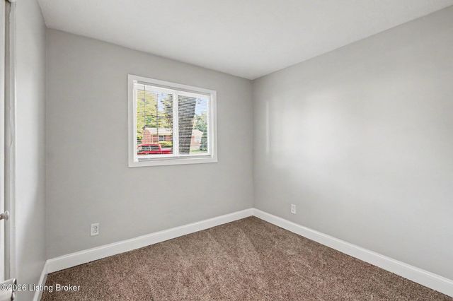 5306 Regent Way, Louisville, KY 40218