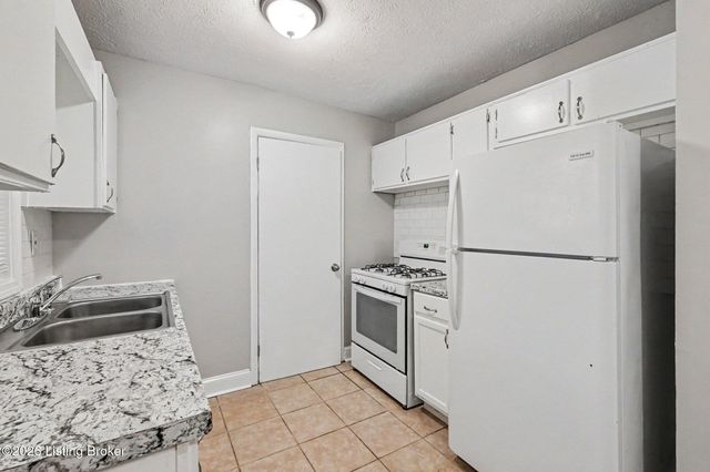 5306 Regent Way, Louisville, KY 40218