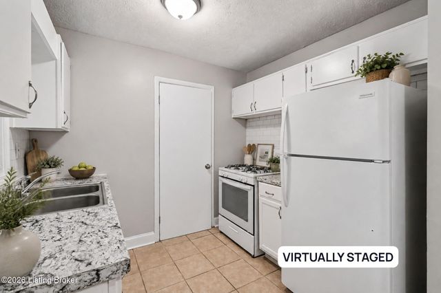 5306 Regent Way, Louisville, KY 40218