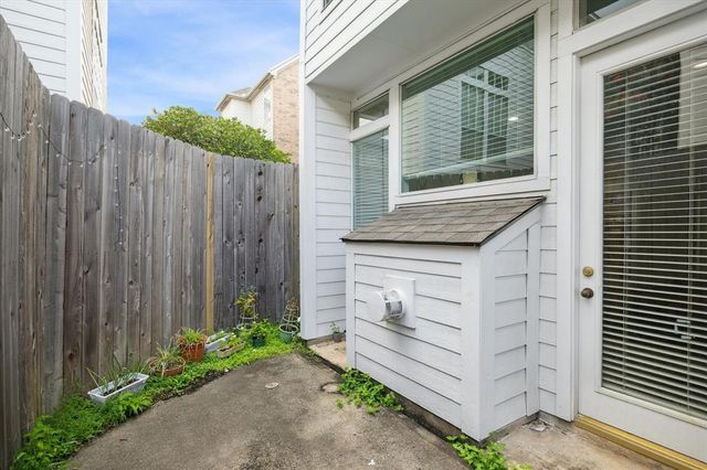 1522 Castle Court, Houston, TX 77006