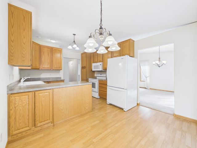 920 Evergreen Court, Vadnais Heights, MN 55127
