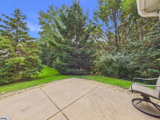 920 Evergreen Court, Vadnais Heights, MN 55127