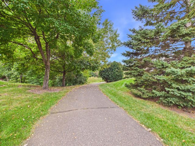 920 Evergreen Court, Vadnais Heights, MN 55127