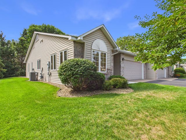 920 Evergreen Court, Vadnais Heights, MN 55127