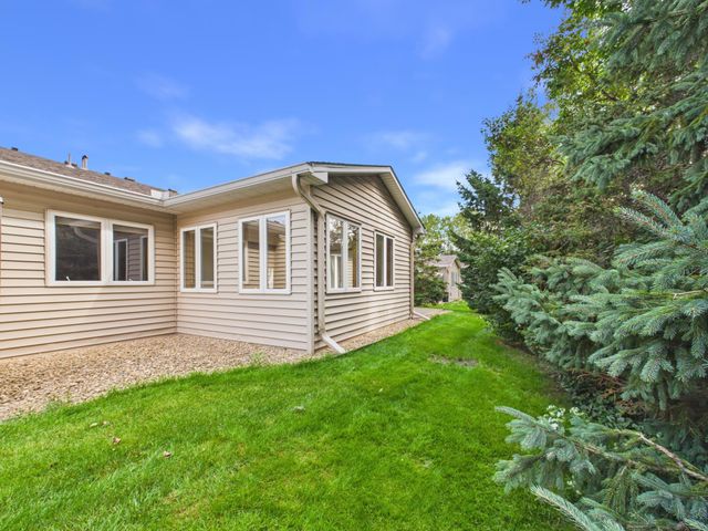 920 Evergreen Court, Vadnais Heights, MN 55127