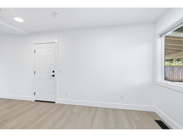 14035 Se HARRISON St, Portland, OR 97233