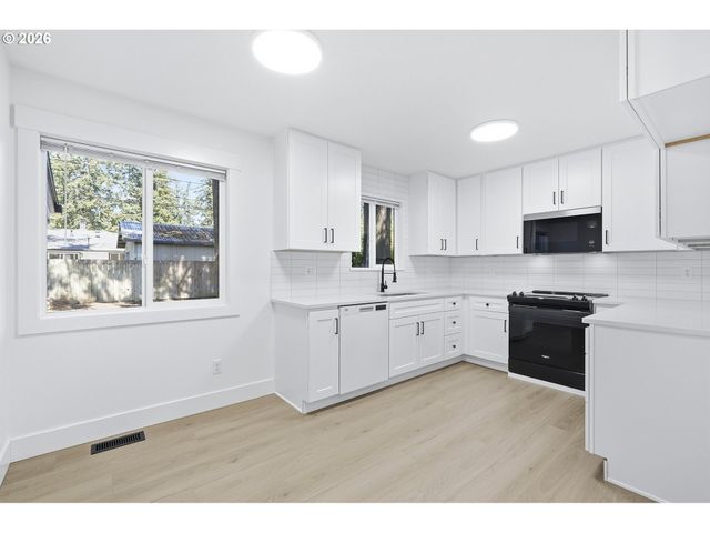 14035 Se HARRISON St, Portland, OR 97233