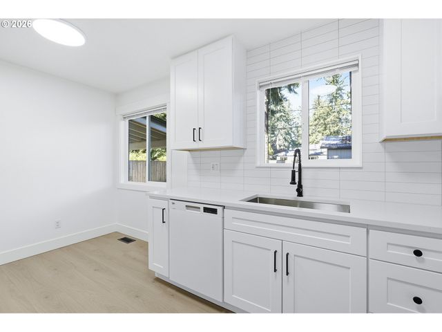14035 Se HARRISON St, Portland, OR 97233