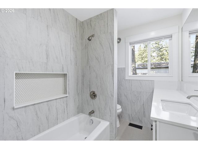14035 Se HARRISON St, Portland, OR 97233